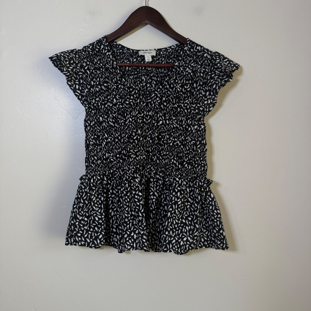 On 34th Smocked Flutter Sleeve Abstract Print Peplum Top Size Medium Black White